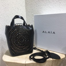 알라이아 버킷백 17cm