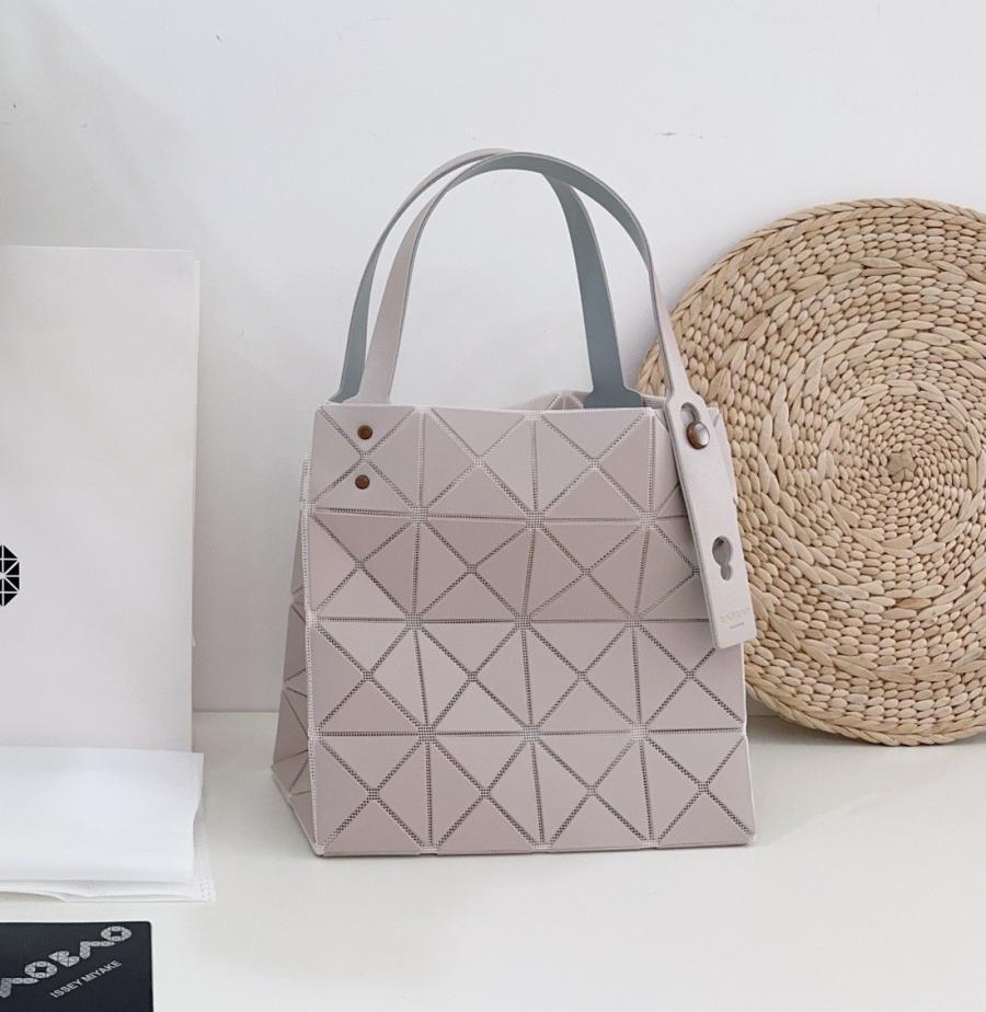 바오바오 루센트 박시 토트백 17cm 23cm