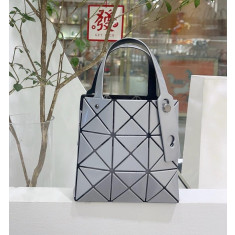 바오바오 루센트 박시 토트백 17cm 23cm