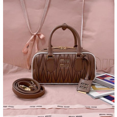 미우미우 SS25 마테라쎄 아르카디 토트백 22cm