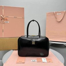 미우미우 나플락 페이던트 보 백 5bb117