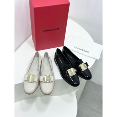 페라가모 뉴플레이트 페이던트 로퍼 (2가지컬러)