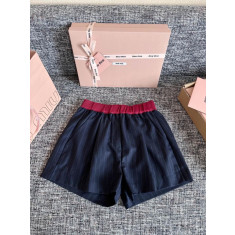 미우미우 핀스트라이프 반바지