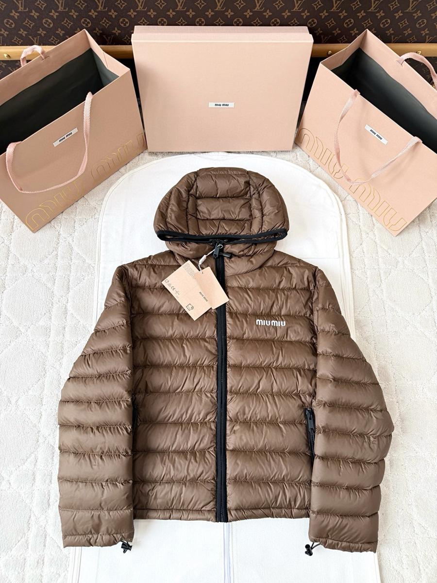 미우미우 25fw 로고 다운 패딩 (2컬러)