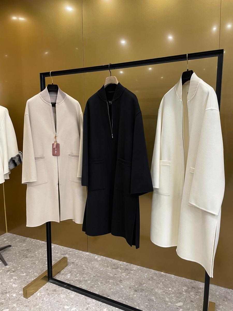 로로피아나 코트