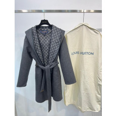 루이비통 시그니쳐 숏 후드 랩 코트