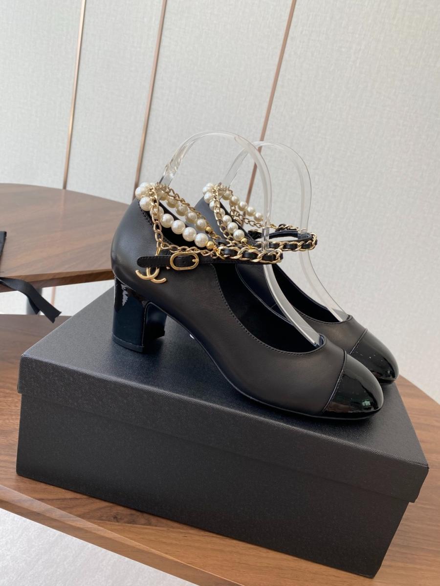 샤넬 25S 체인 참 펌프스