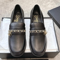 샤넬 25A 참 장식 로퍼