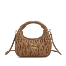 미우미우 마틀라쎄 완더백 (국내배송)